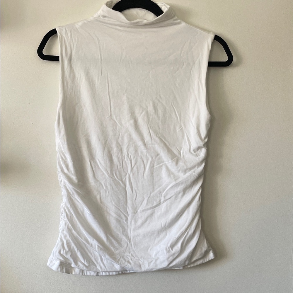 Tahari|White Sleeveless Tank Top|Medium|EUC